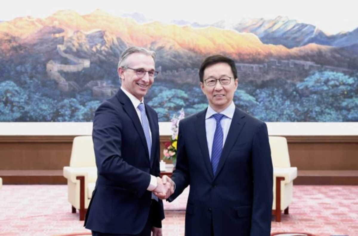 हान चेंग ने रॉयल फिलिप्स के सीईओ रॉय जैकब्स से मुलाकात की